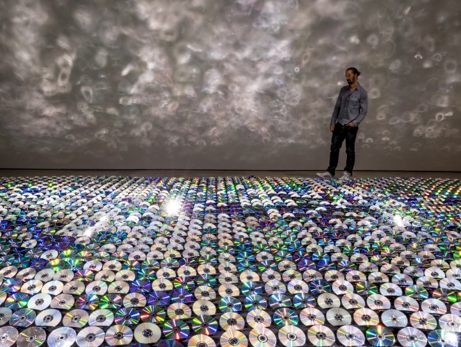 Bruce Munro, Ferryman’s Crossing, 2015. Courtesy of the artist and the Scottsdale Museum of Contemporary Art, Scottsdale, Arizona. © Bruce Munro. Photo: Sean Deckert